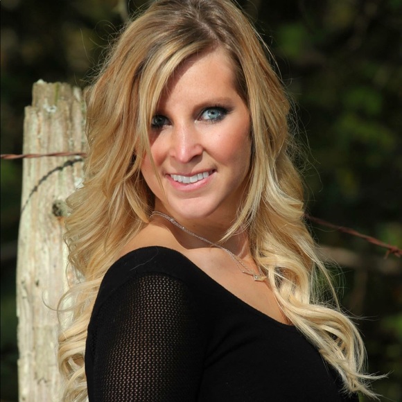 Meet your Posher, Stephanie - Picture 1 of 1